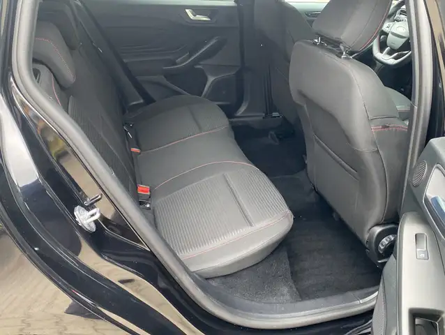 Ford Focus view 15