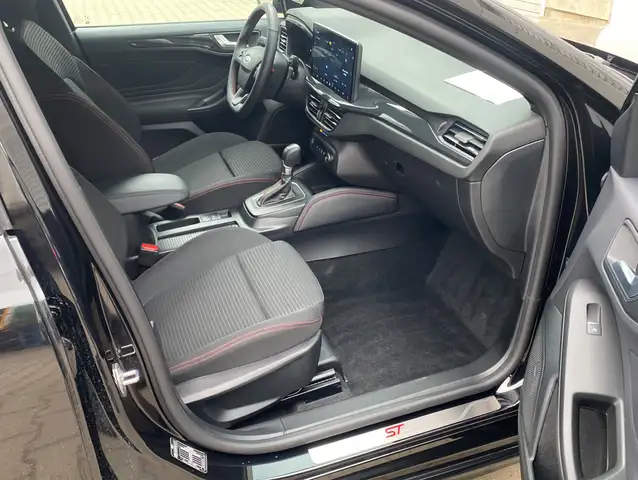 Ford Focus view 14