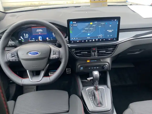 Ford Focus view 3