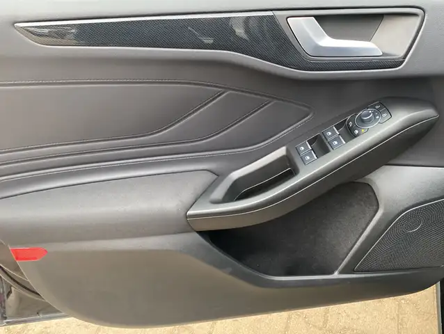 Ford Focus view 8