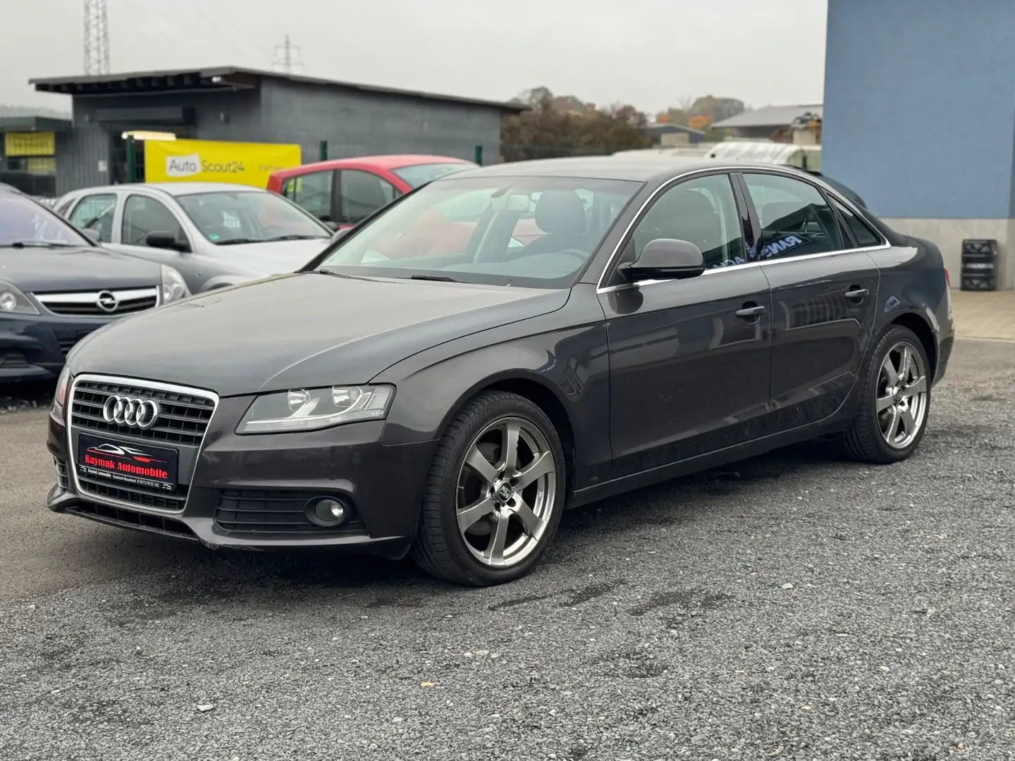 Audi A4 Lim. Attraction Grau - 1