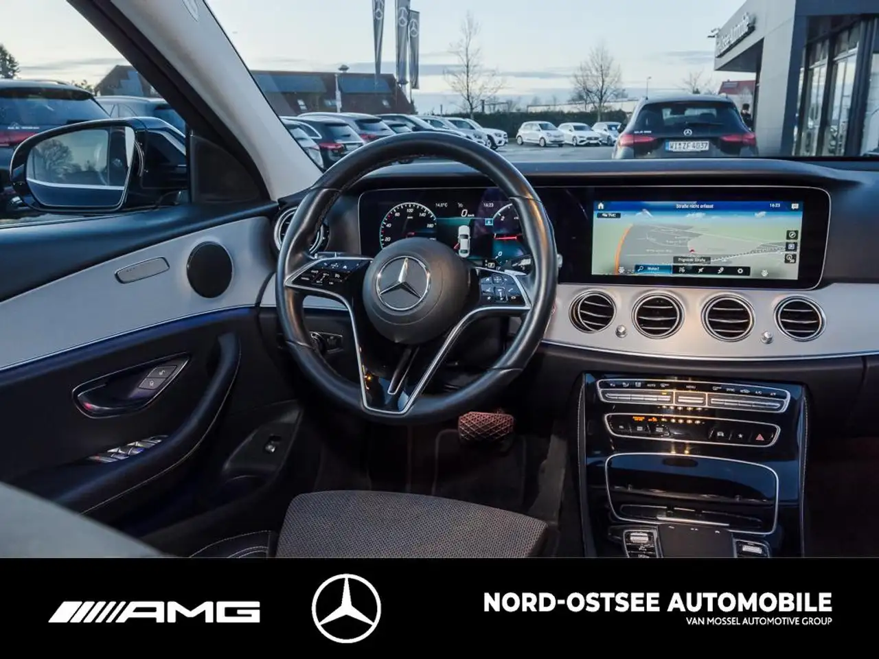 Mercedes-Benz E 220 d AVANTGARDE LED AHK KAMERA AMBIENTE HUD 9