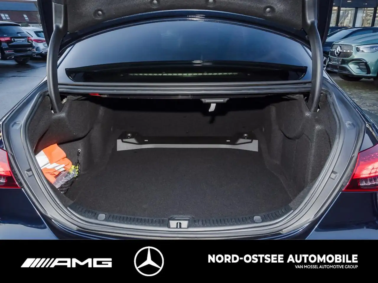 Mercedes-Benz E 220 d AVANTGARDE LED AHK KAMERA AMBIENTE HUD 14
