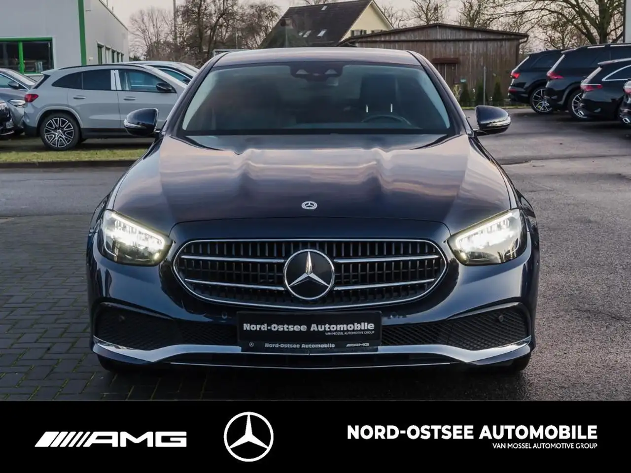Mercedes-Benz E 220 d AVANTGARDE LED AHK KAMERA AMBIENTE HUD 2