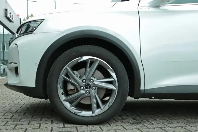 DS Automobiles DS 7 Crossback view 5
