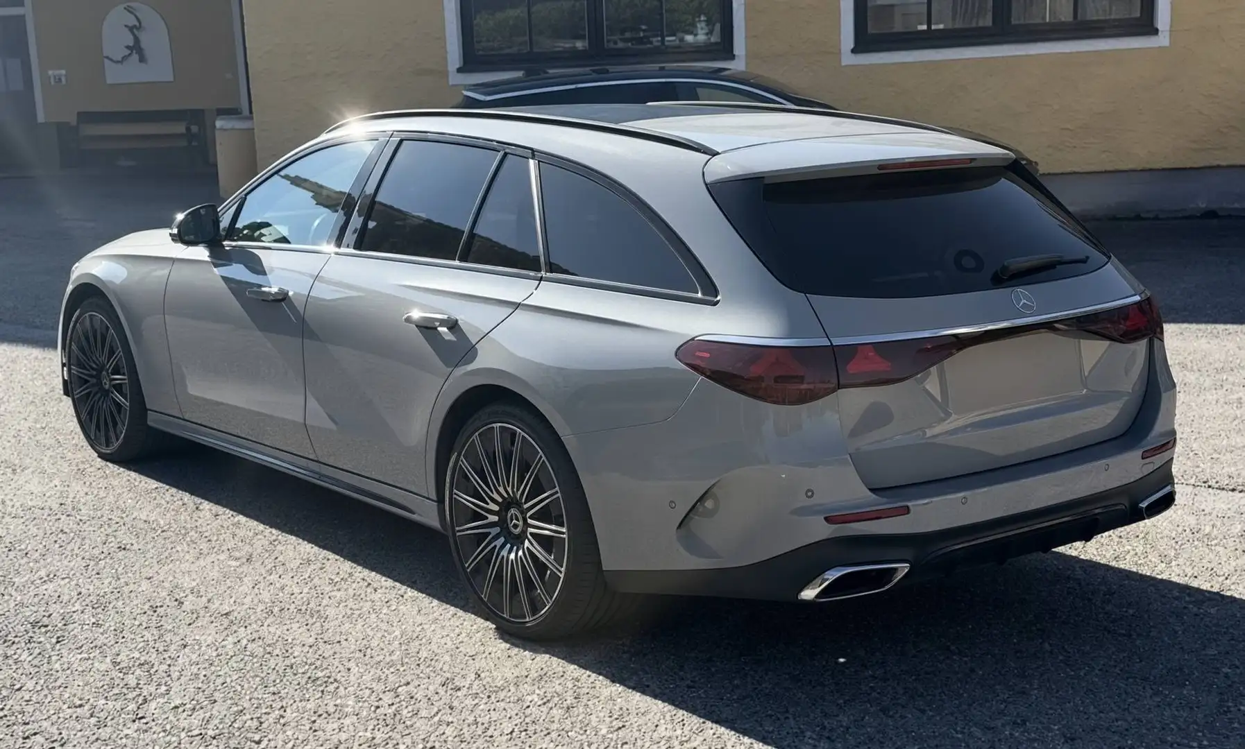 Mercedes-Benz E 220 E 220d T MHEV Aut. Grau - 2
