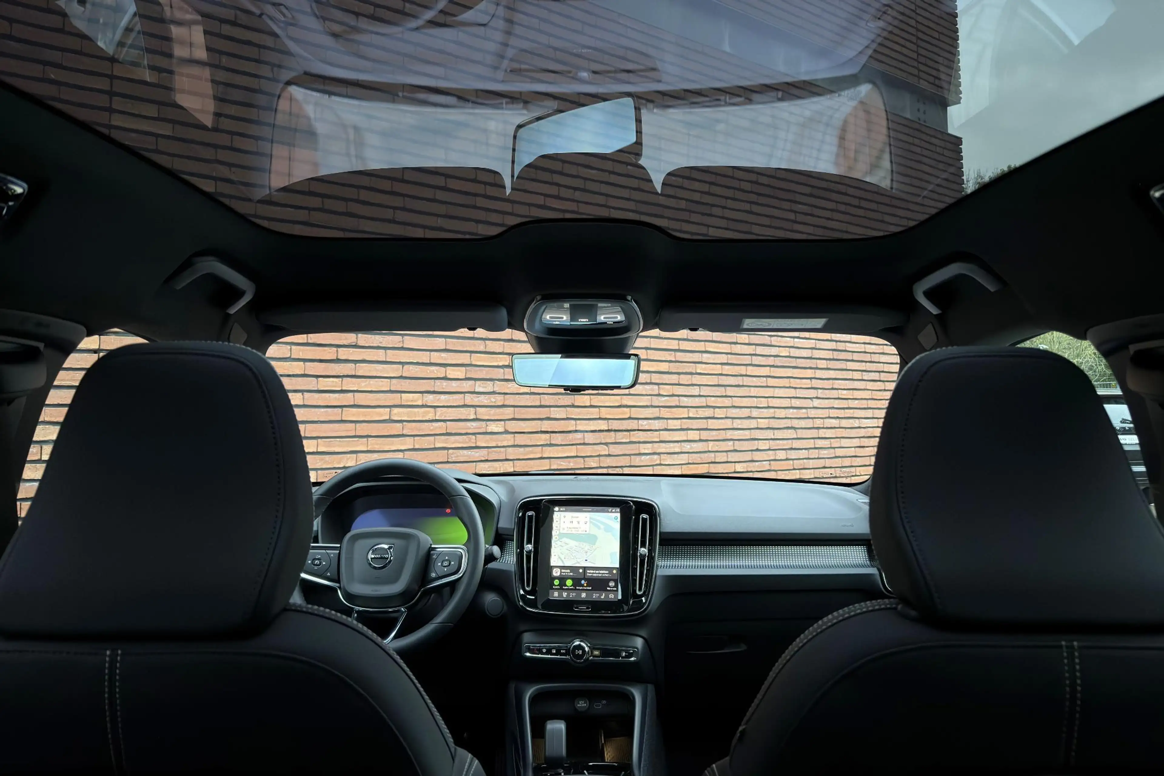 Volvo EC40 Twin Motor Ultra Black Edition Europa 82 kWh | Pan — photo 10