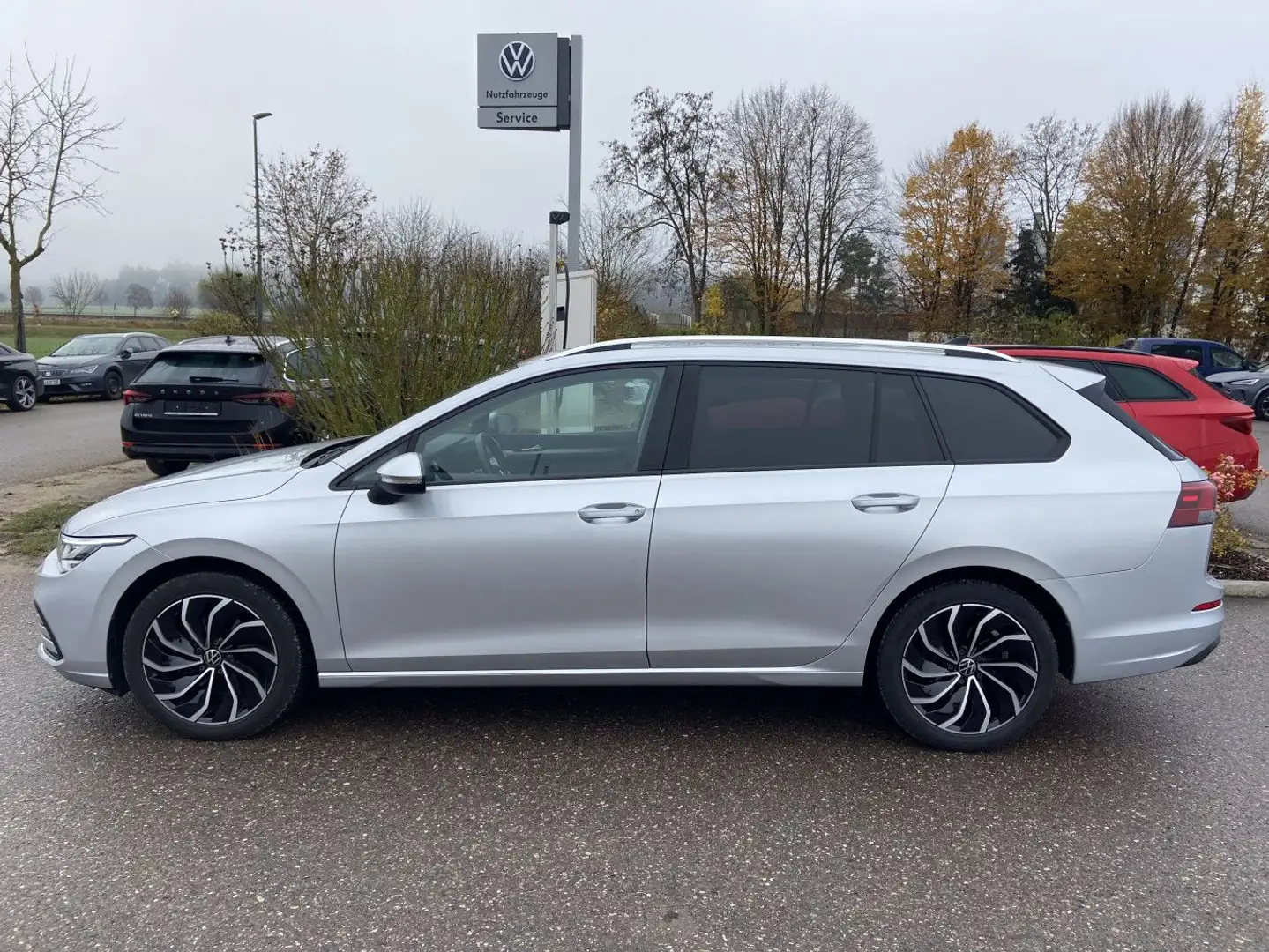 Volkswagen Golf Variant 1.5 TSI Life KOMFORTSITZE+NAVI+LED+ Silber - 2