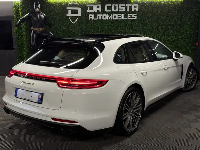 Porsche Panamera view 9