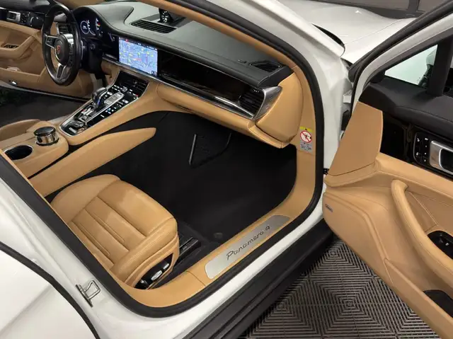 Porsche Panamera view 16