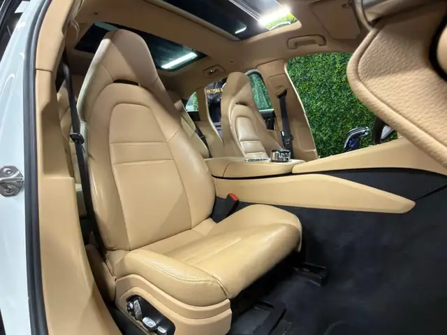 Porsche Panamera view 18