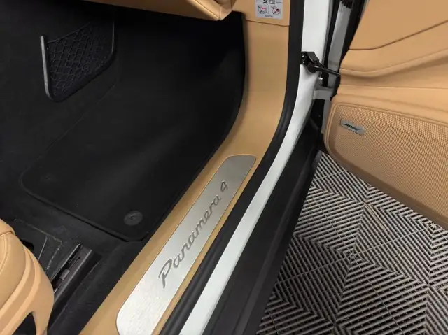 Porsche Panamera view 19