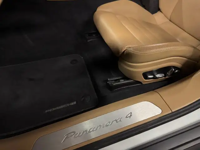 Porsche Panamera view 13