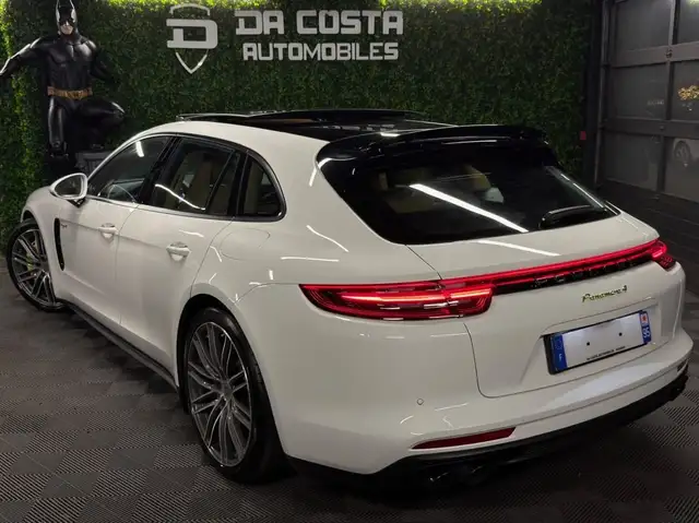 Porsche Panamera view 7