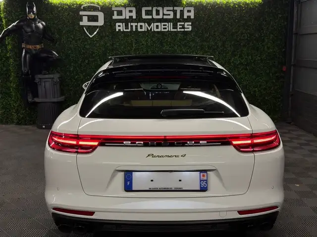 Porsche Panamera view 8