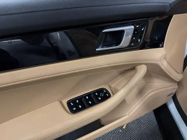 Porsche Panamera view 12