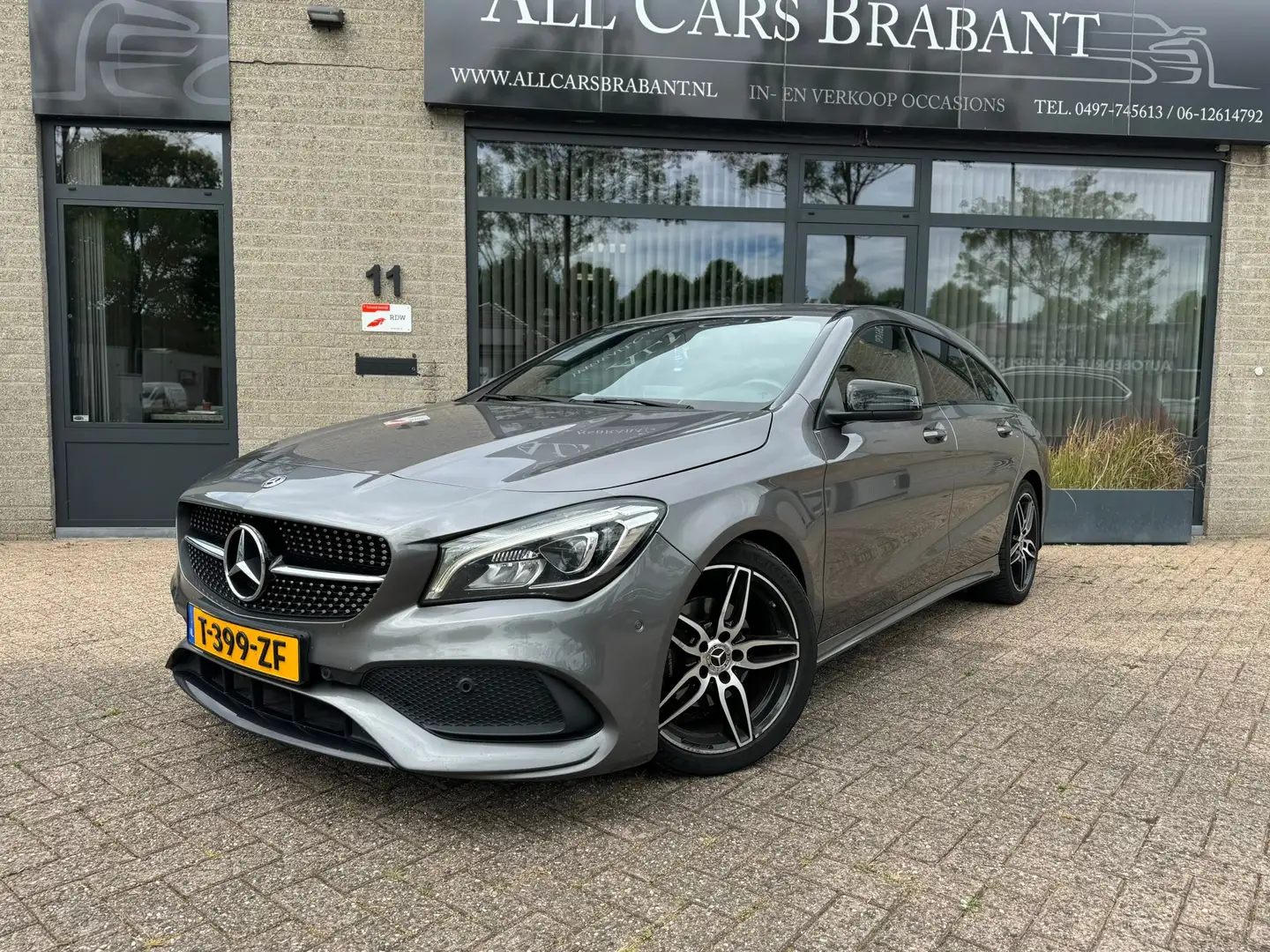 Mercedes-Benz CLA 180 Shooting Brake AMG Business Solution / led/ navi/ Grijs - 1
