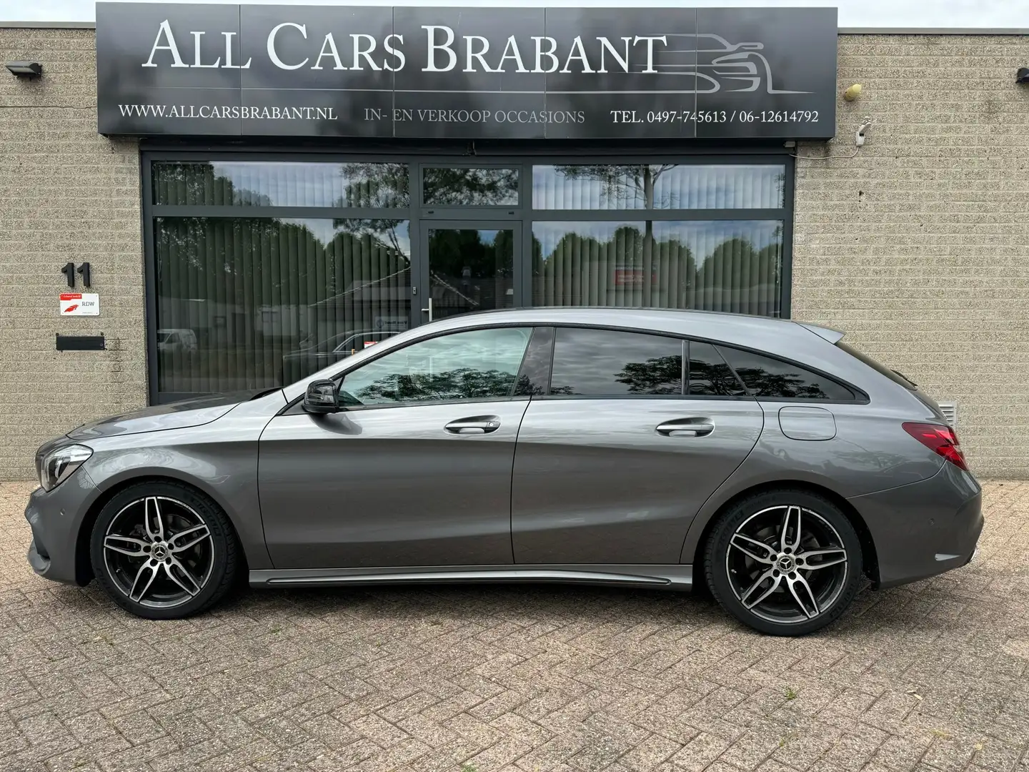 Mercedes-Benz CLA 180 Shooting Brake AMG Business Solution / led/ navi/ Grijs - 2