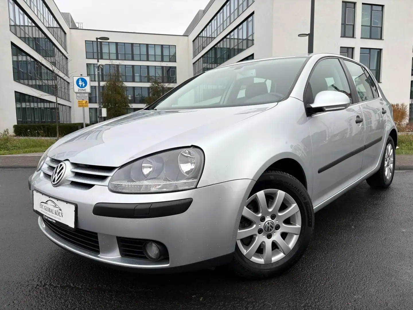 Volkswagen Golf V Lim. Comfortline KLIMA 5 Tür TOPZUSTAND Plateado - 1