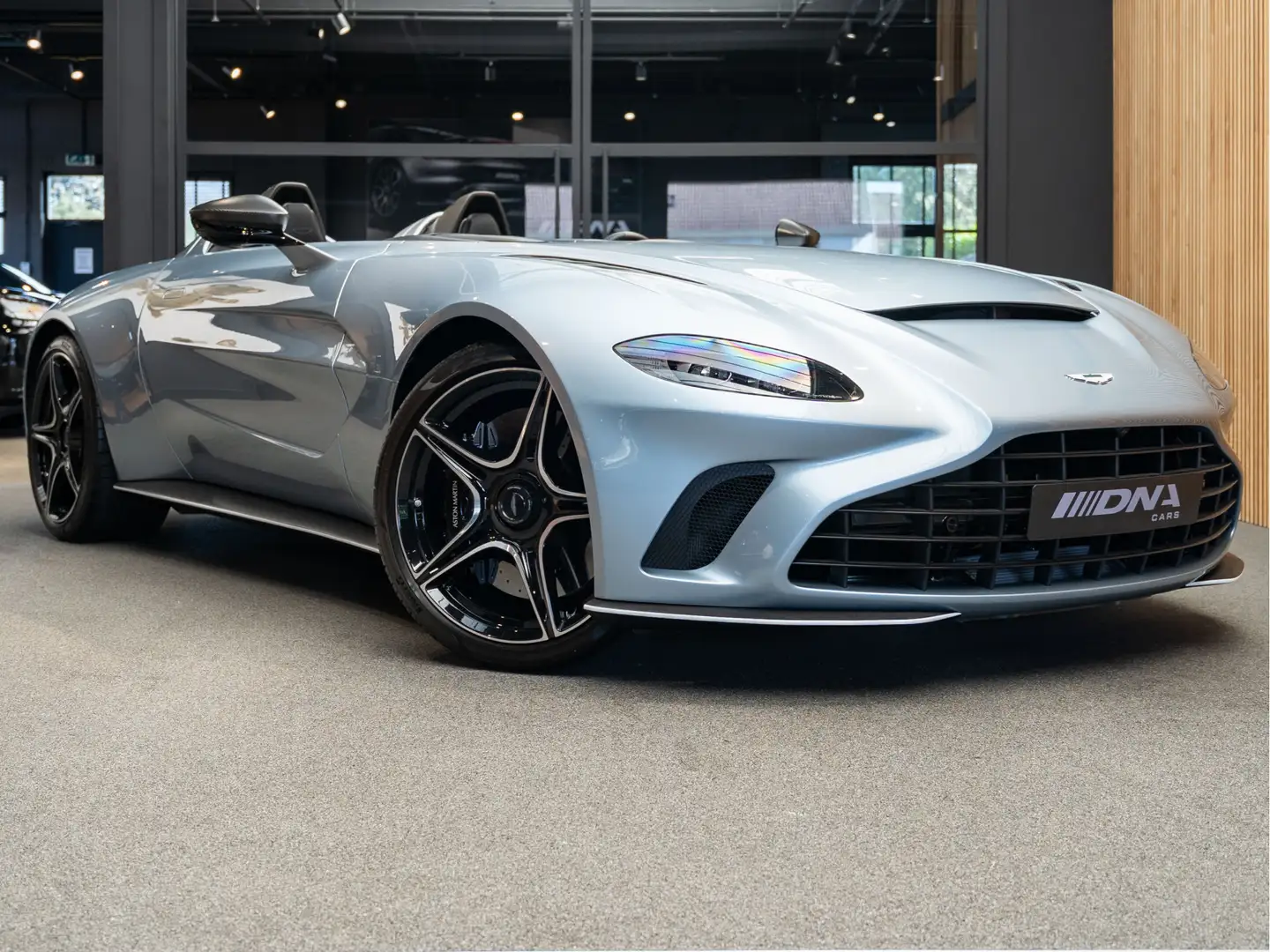 Aston Martin Speedster V12 Skyfall Silver Nr2/88 5.2 V12 Silber - 1