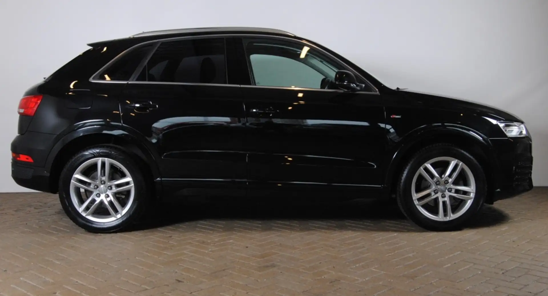 Audi Q3 1.4 TFSI CoD Adr. Negro - 2
