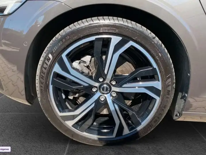 Volvo S60 2024, foto 17