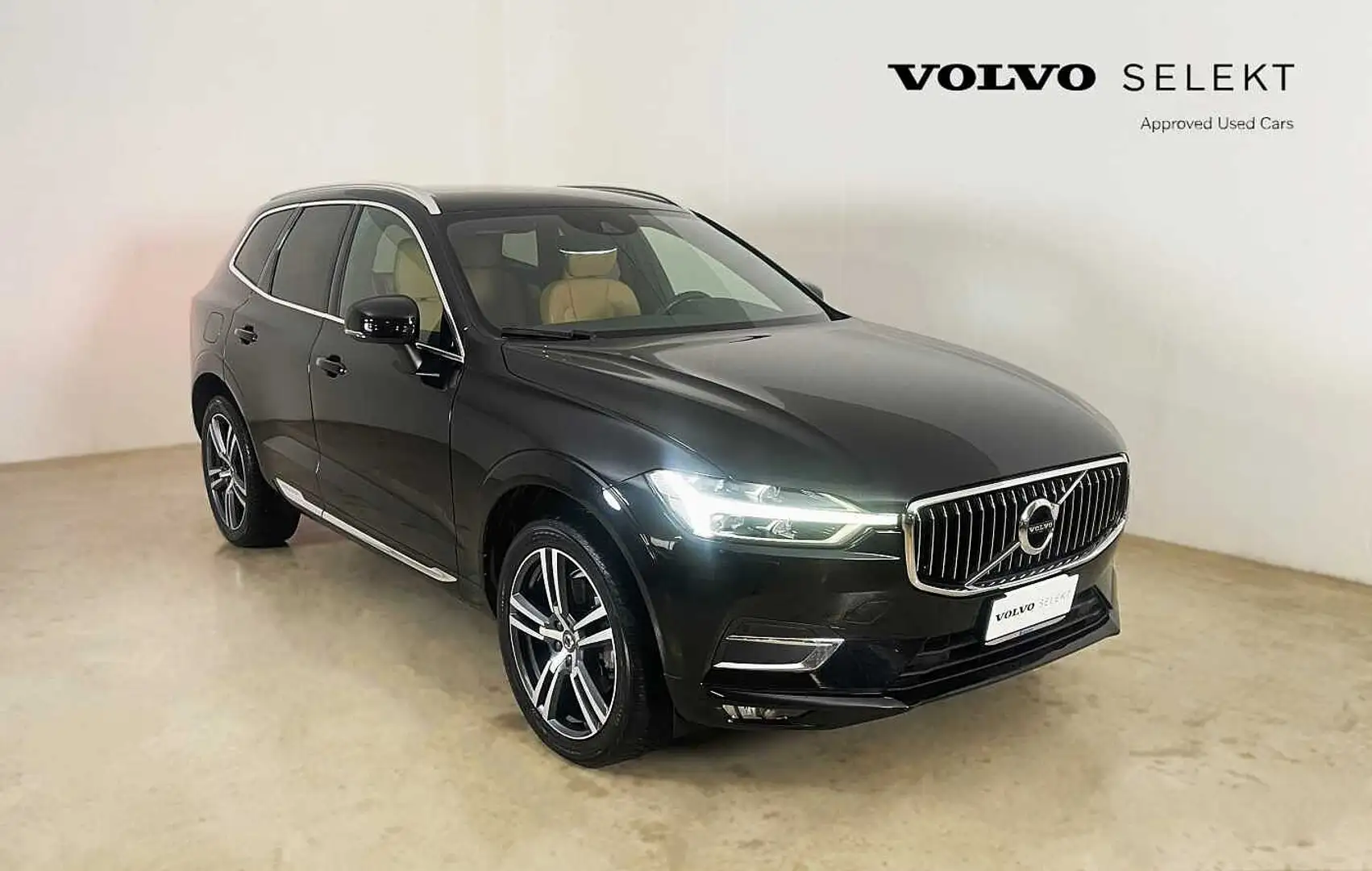 Volvo XC60 D5 AWD Inscription Geartronic crna - 1