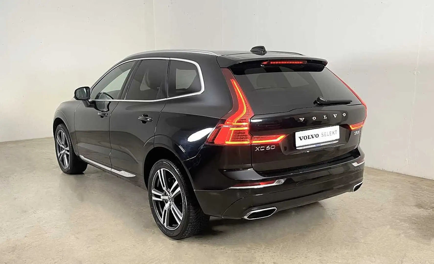 Volvo XC60 D5 AWD Inscription Geartronic Zwart - 2