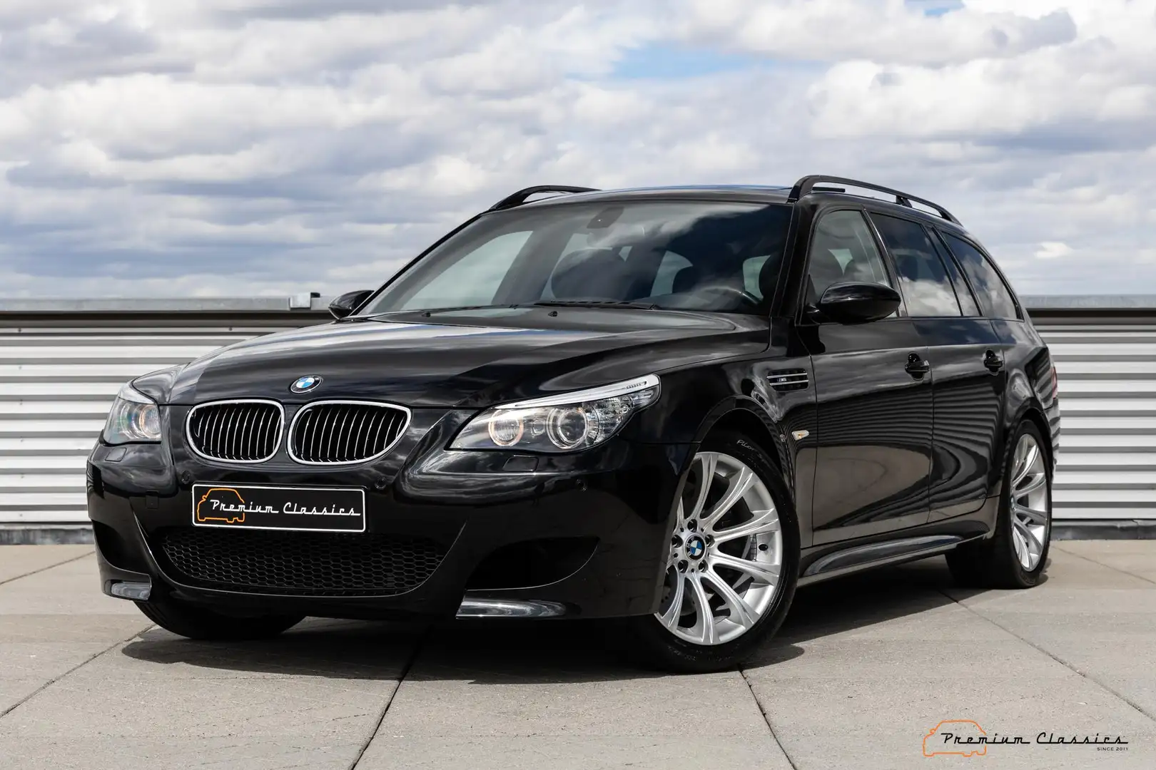 BMW M5 Touring E61 | 184.000KM | Adaptive M Seats | Softc Zwart - 1
