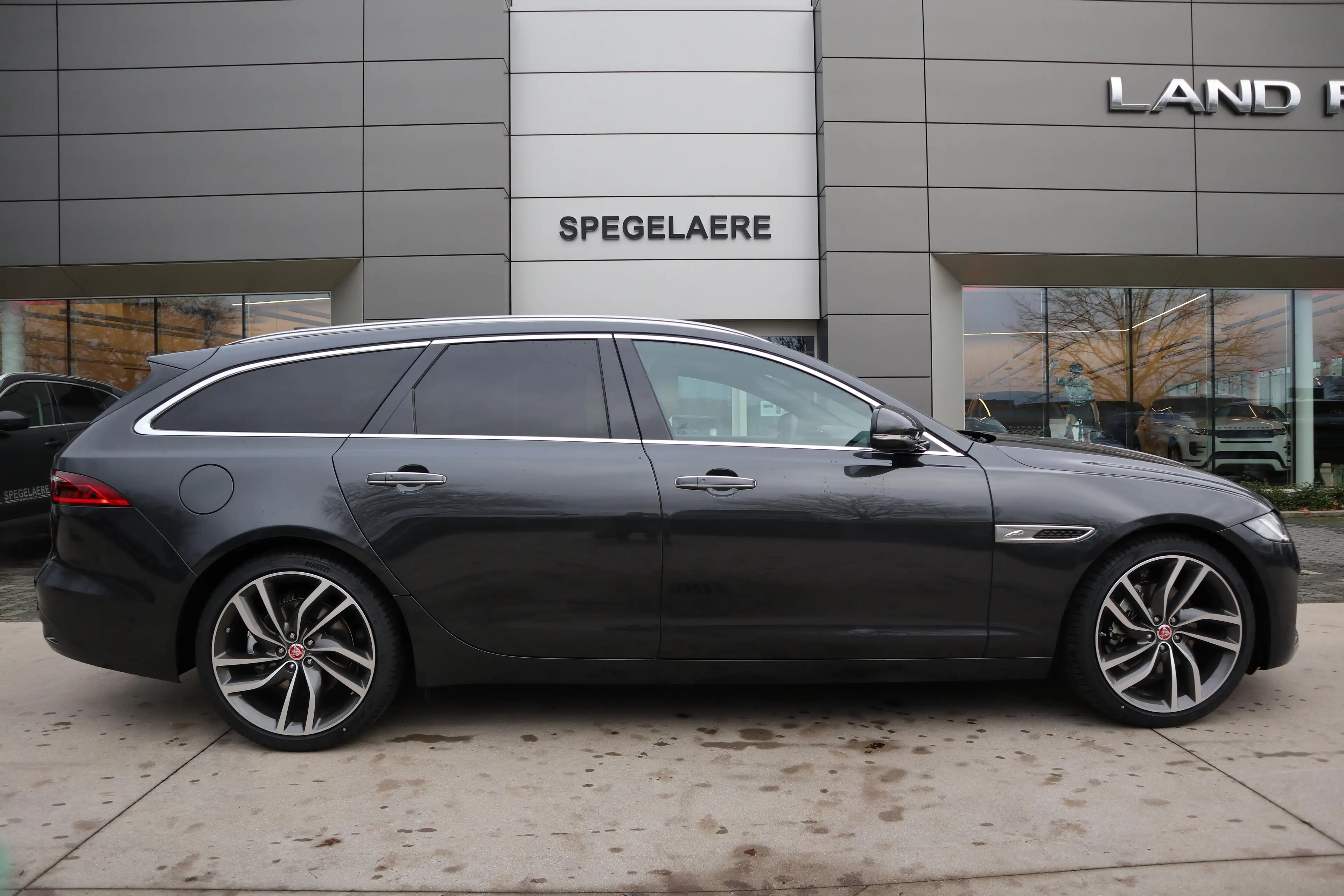 Jaguar XF SE — photo 6