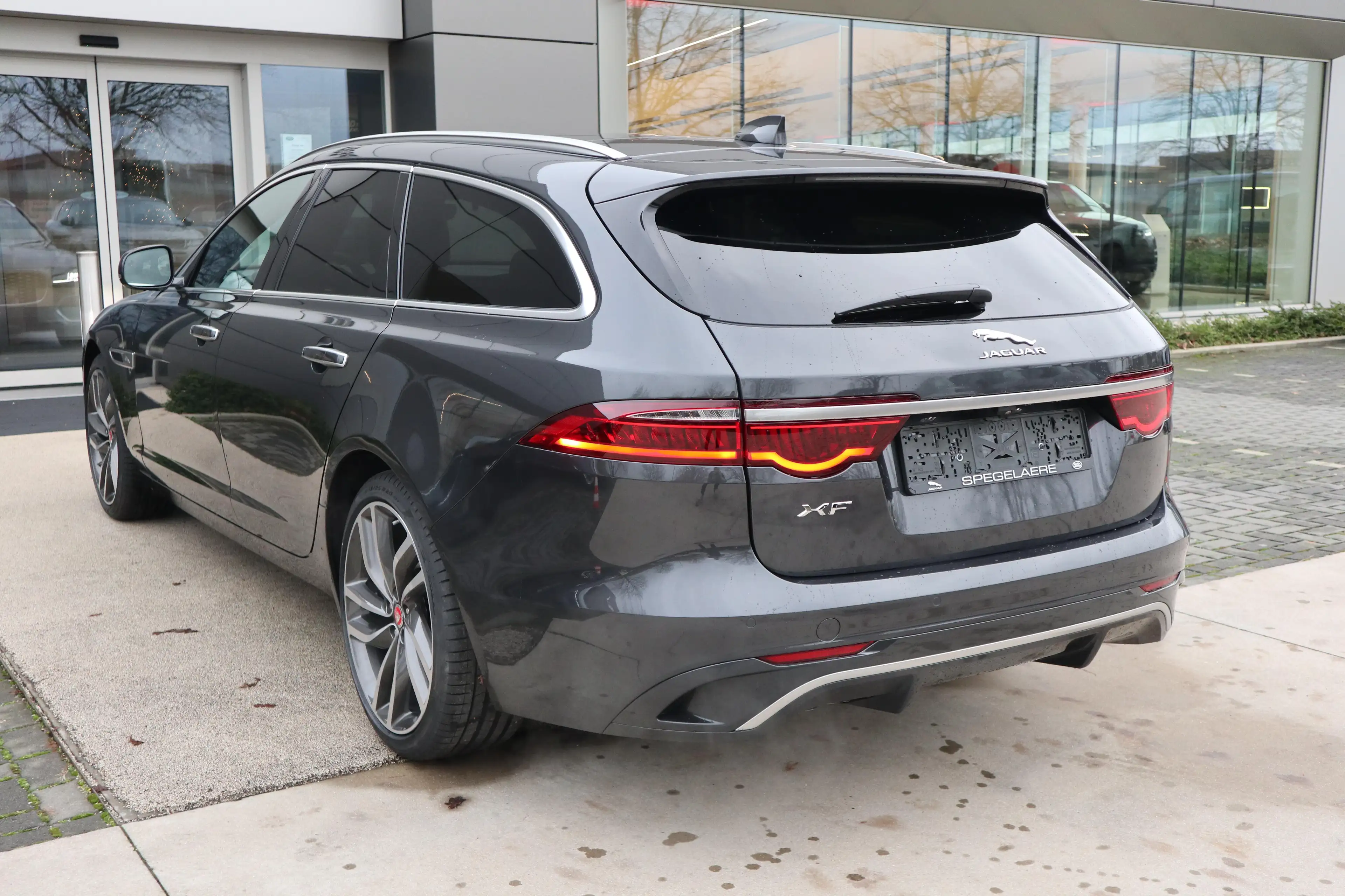 Jaguar XF SE — photo 13