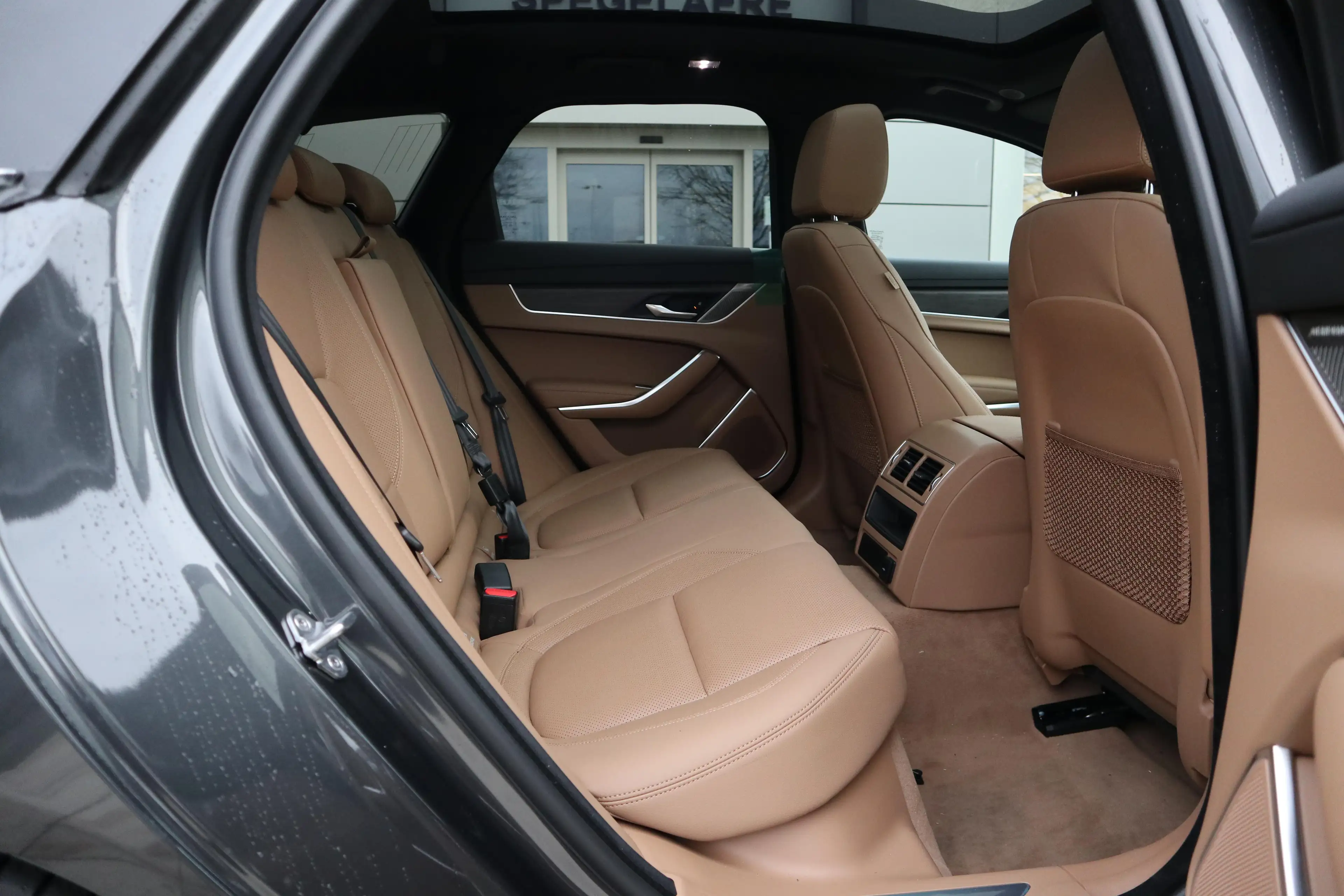 Jaguar XF SE — photo 5