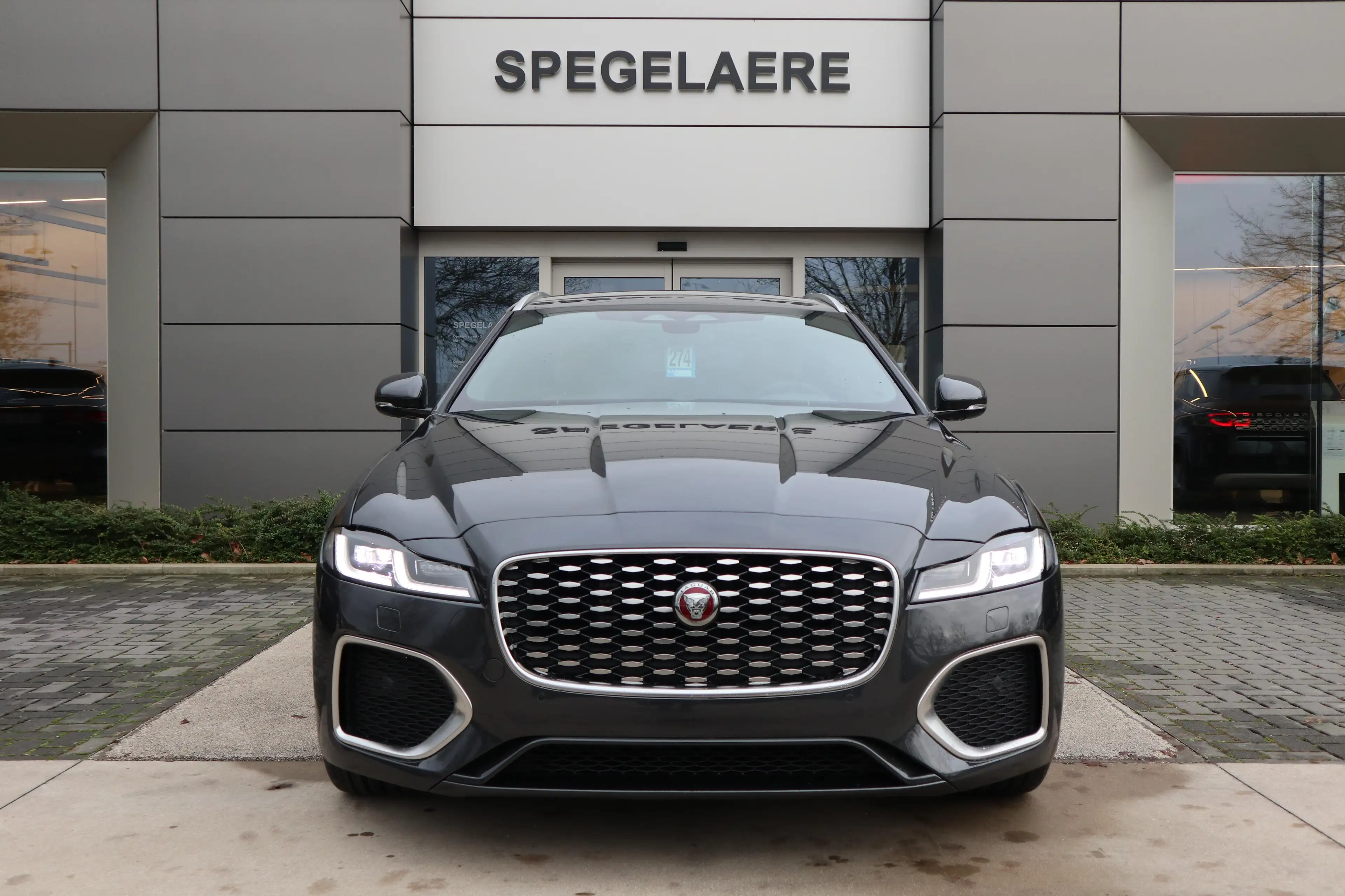 Jaguar XF SE — photo 8