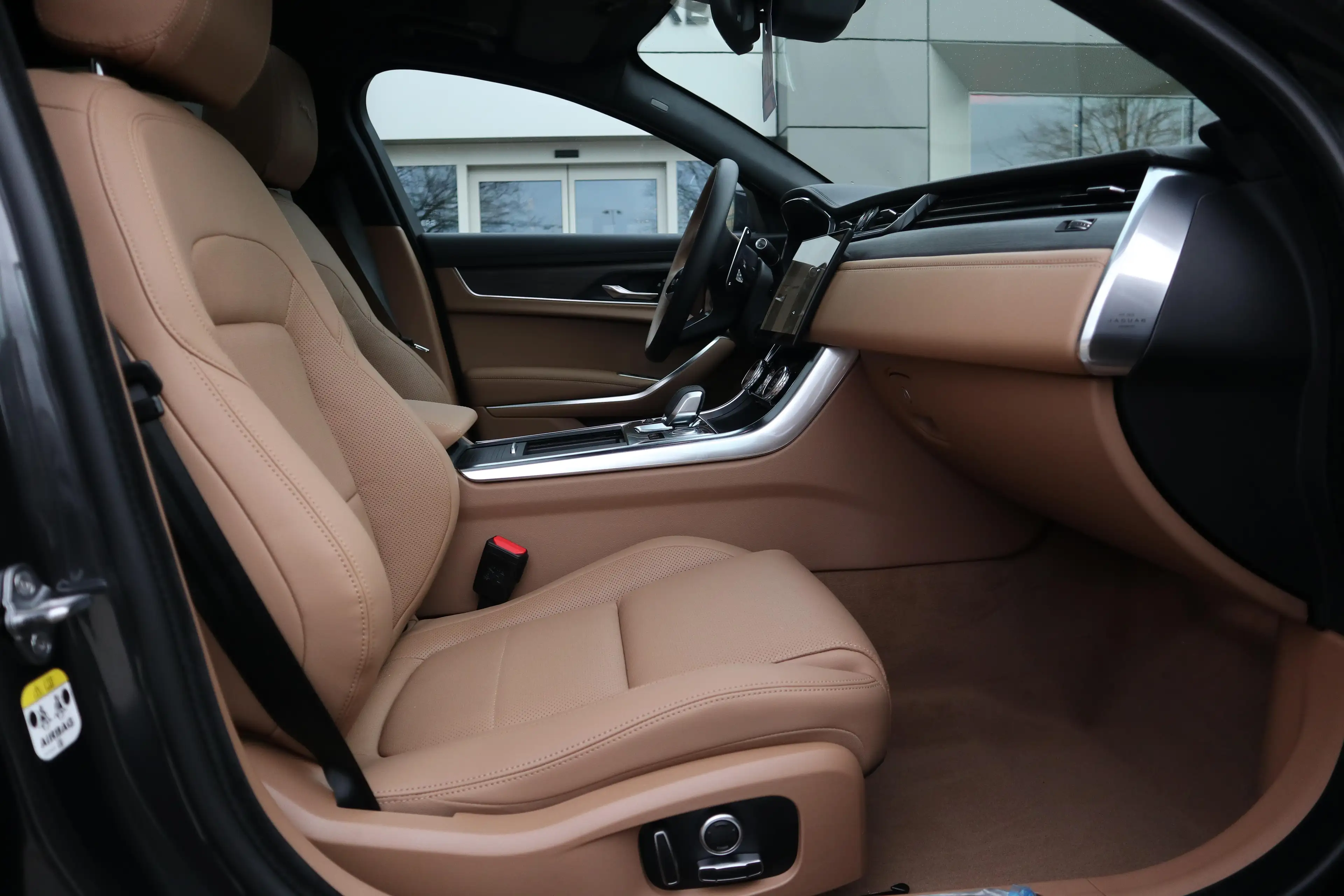 Jaguar XF SE — photo 3