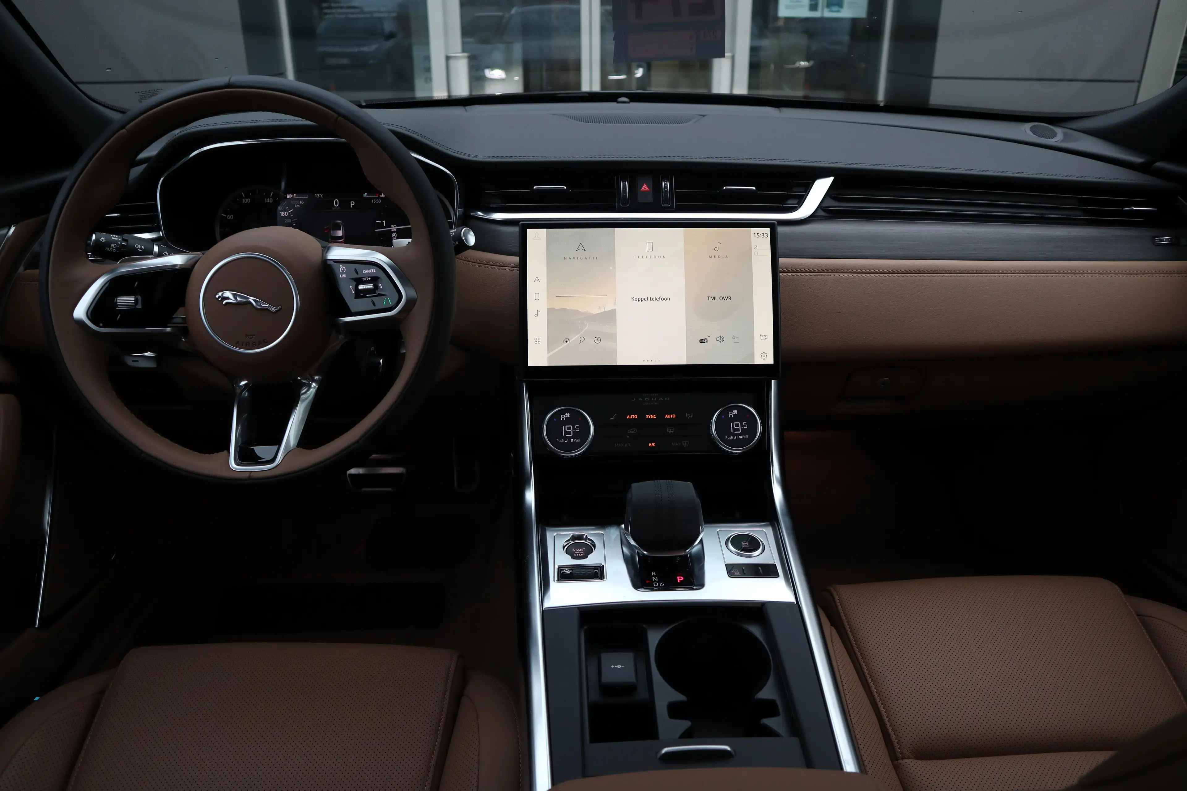 Jaguar XF SE — photo 4