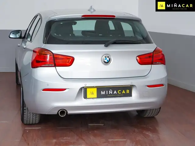 BMW 1 Series view 3