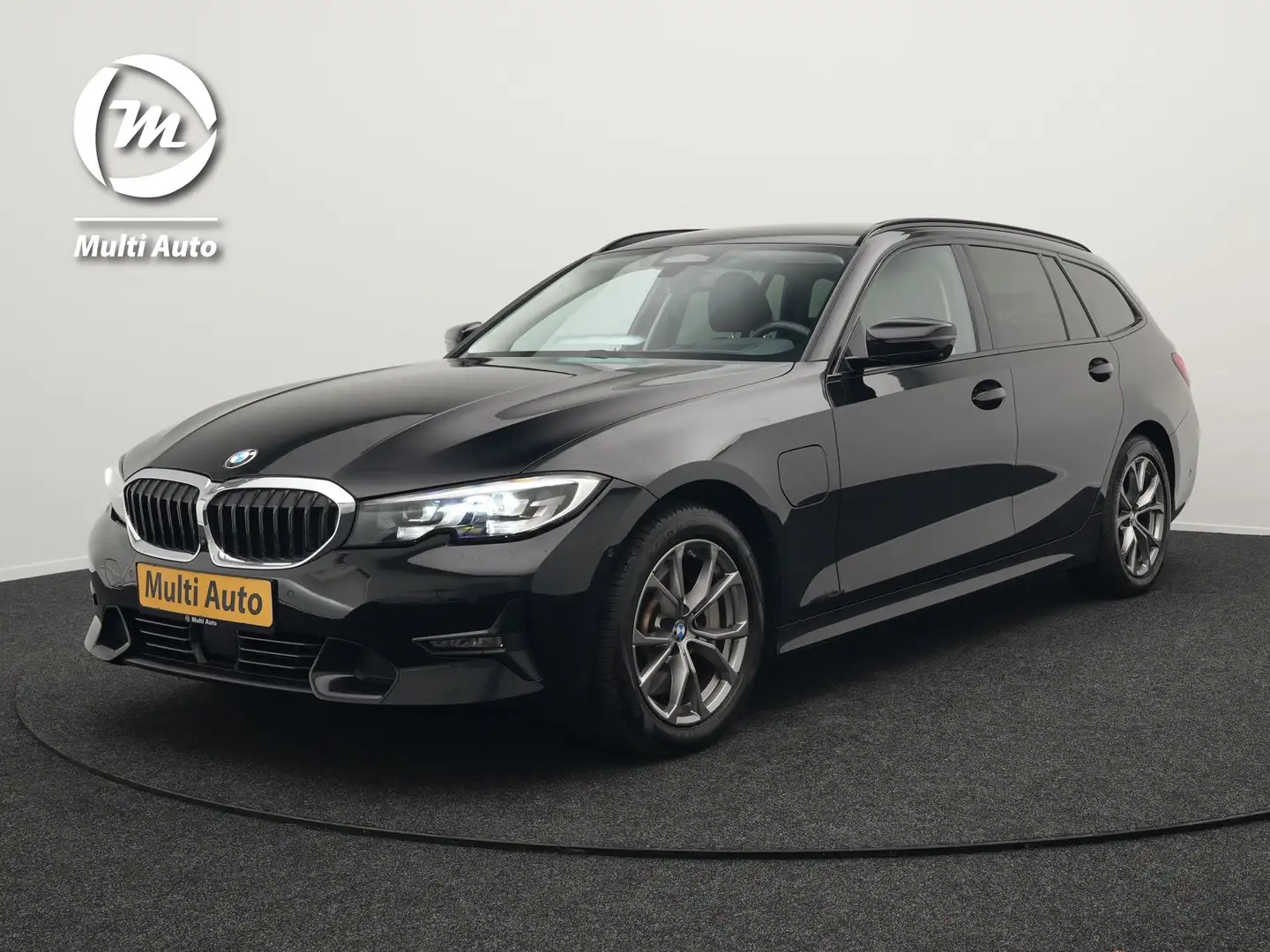 BMW 330 3-serie Touring 330e Sportline Plug In Hybrid 293p Zwart - 1