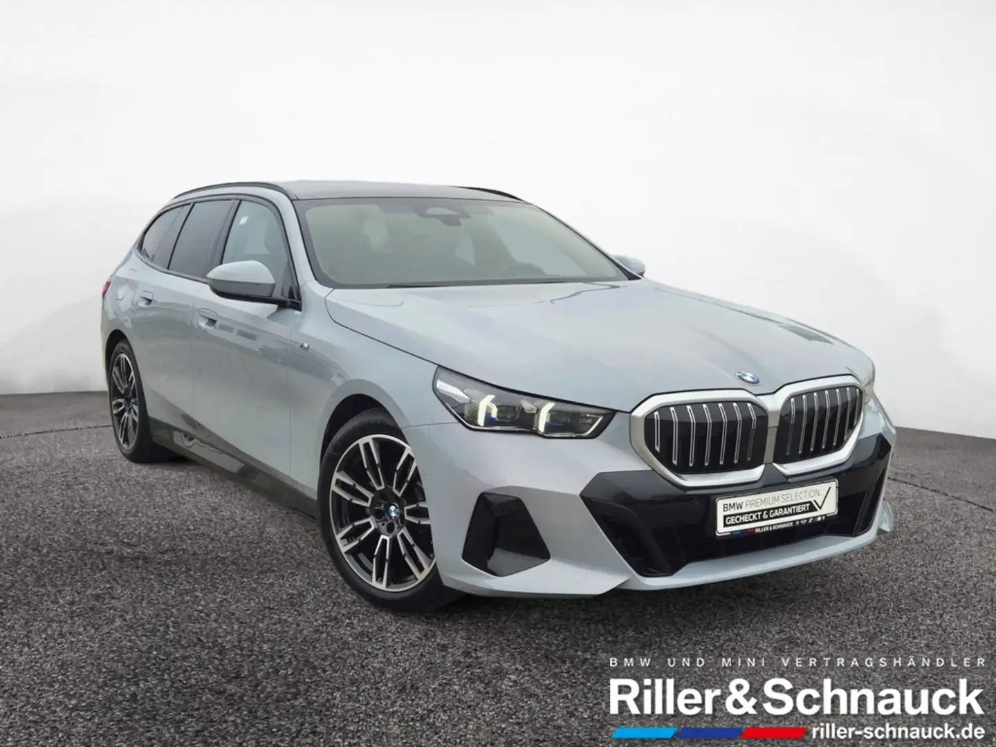 BMW 520 d Touring xDrive M-Sport AHK+PANO+STANDHZG Grau - 2