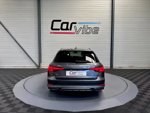 Audi A4 Avant view 5