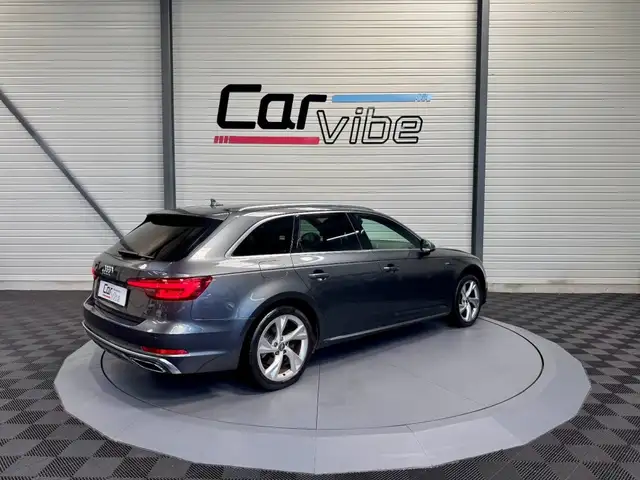 Audi A4 Avant view 4