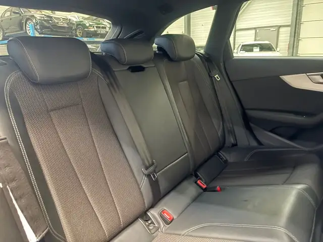 Audi A4 Avant view 11