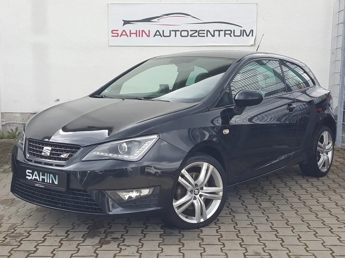 SEAT Ibiza Cupra 1.4 TSI DSG FR Sport Navi Xenon Leder PDC Zwart - 1