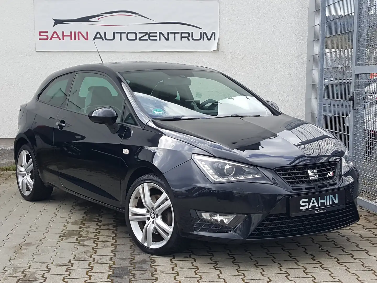 SEAT Ibiza Cupra 1.4 TSI DSG FR Sport Navi Xenon Leder PDC Fekete - 2