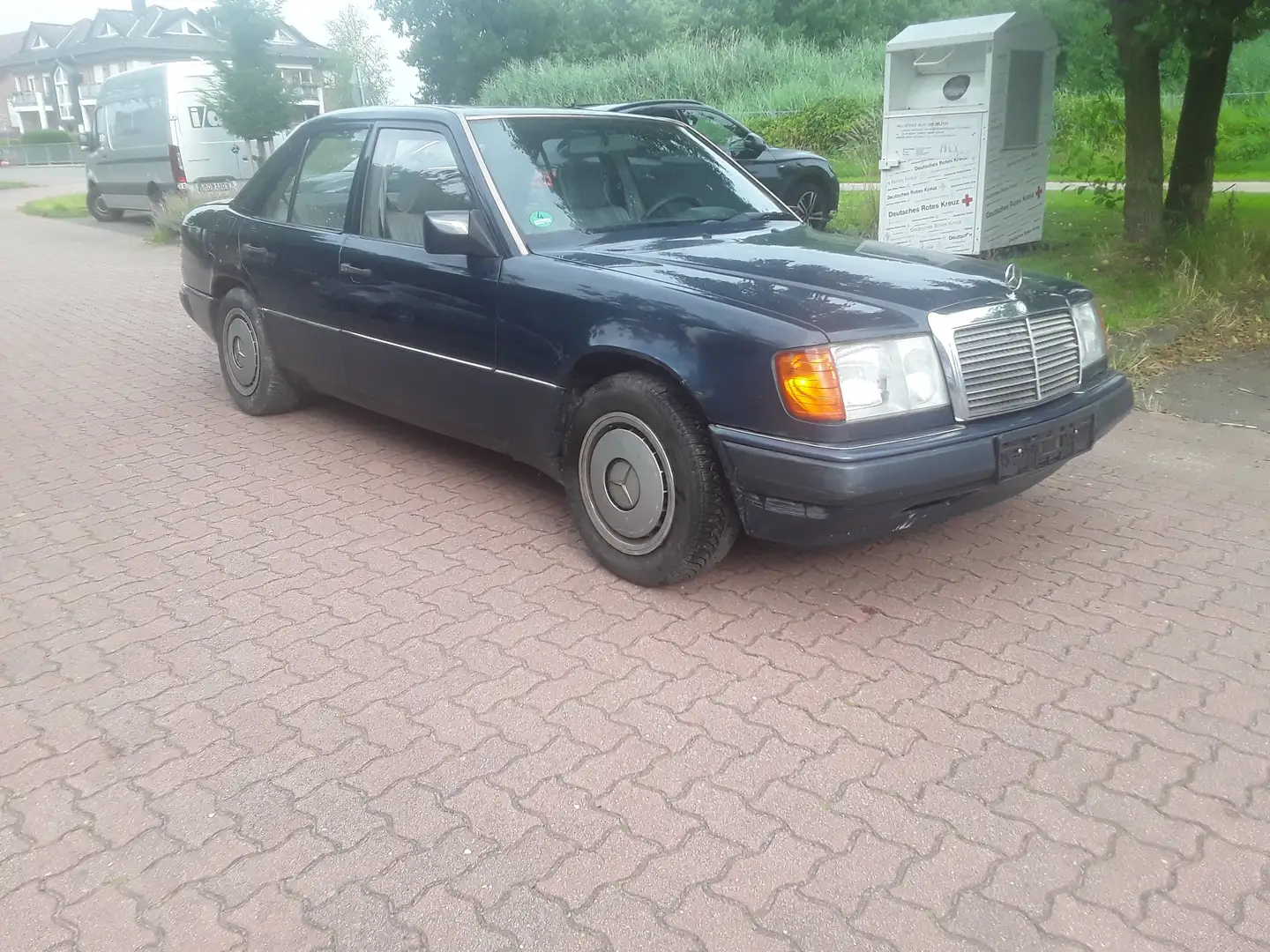 Mercedes-Benz 230 230 E - 2