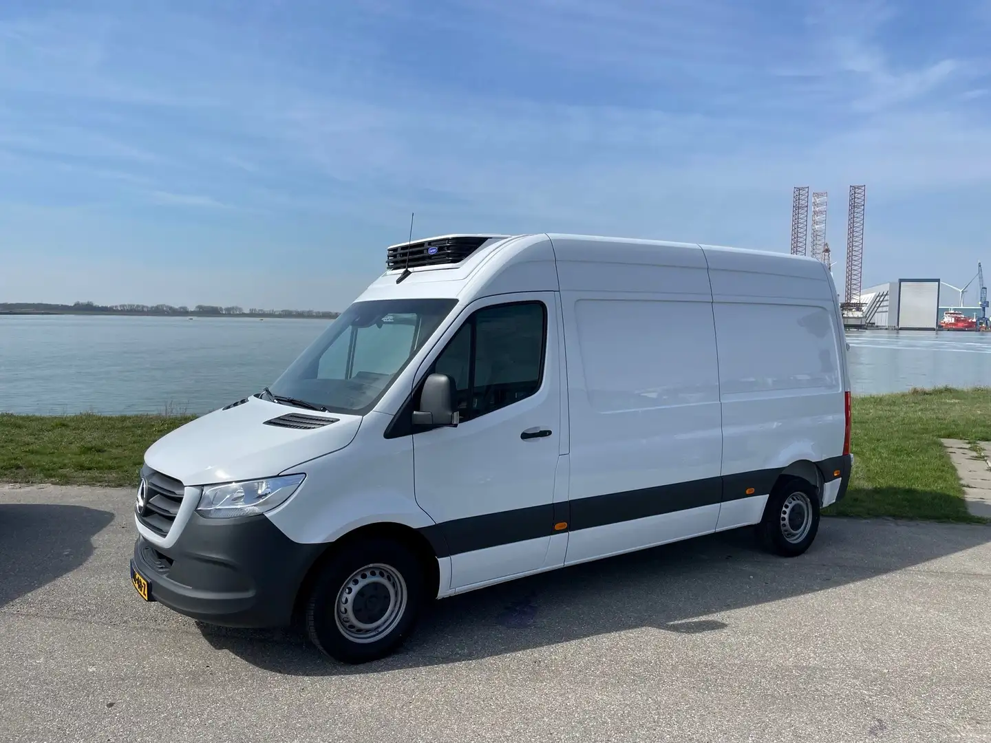 Mercedes-Benz Sprinter - 2