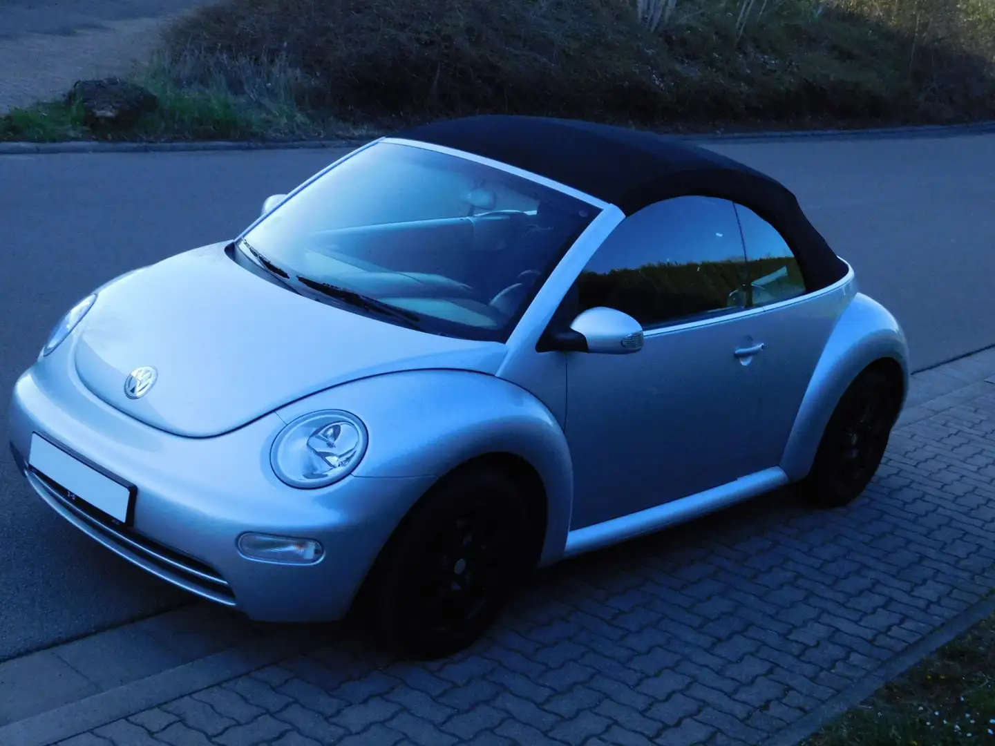 Volkswagen New Beetle Cabriolet 1.6 Dark Flint Service Neu AHK abn. Argent - 2