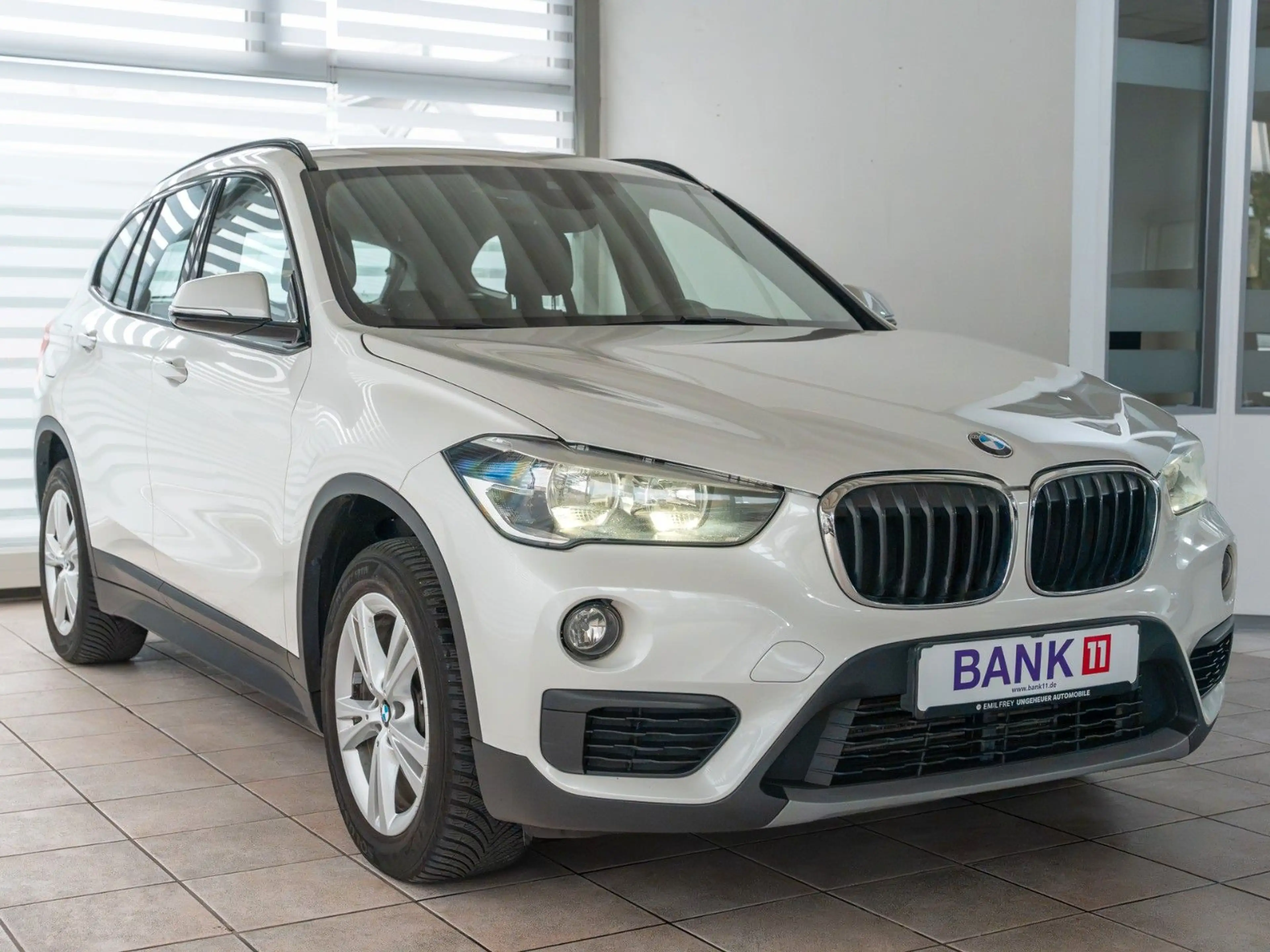 BMW X1 sDrive 18 d Advantage — photo 3