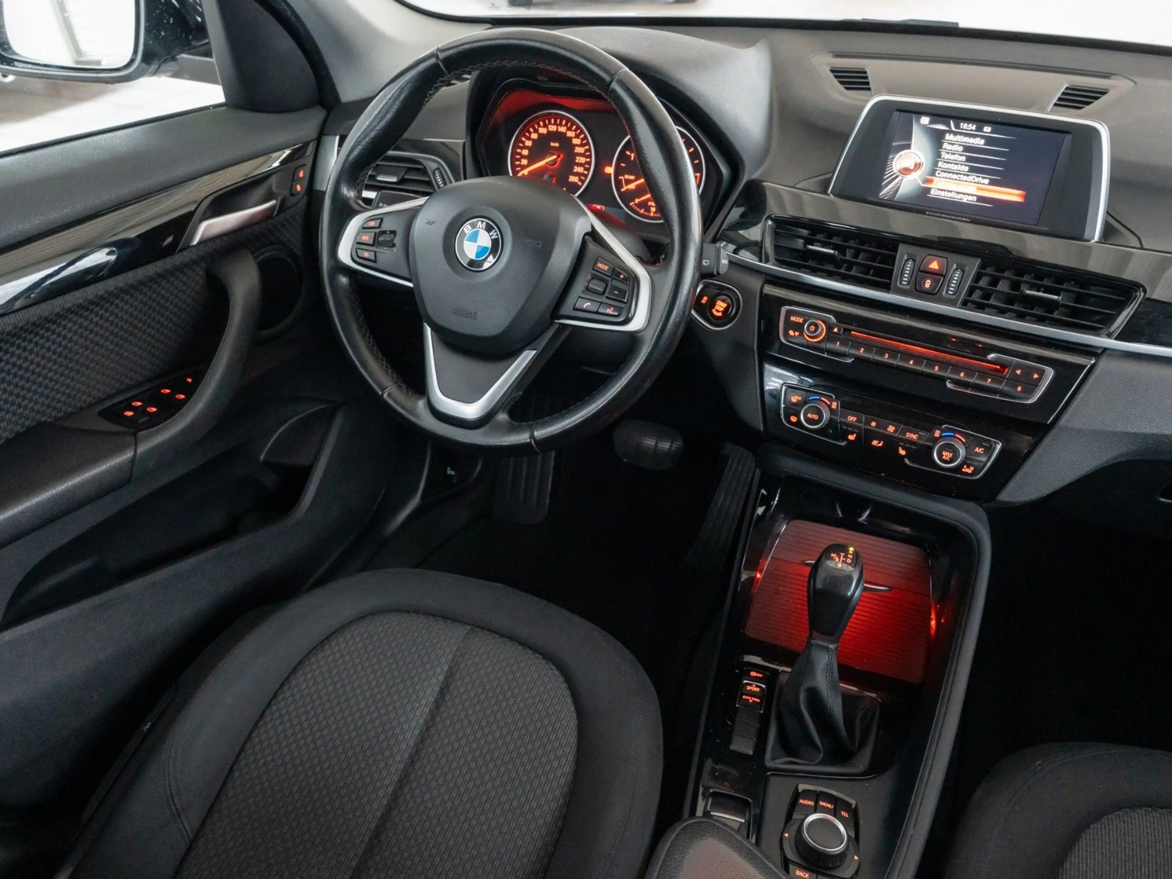 BMW X1 sDrive 18 d Advantage — photo 11