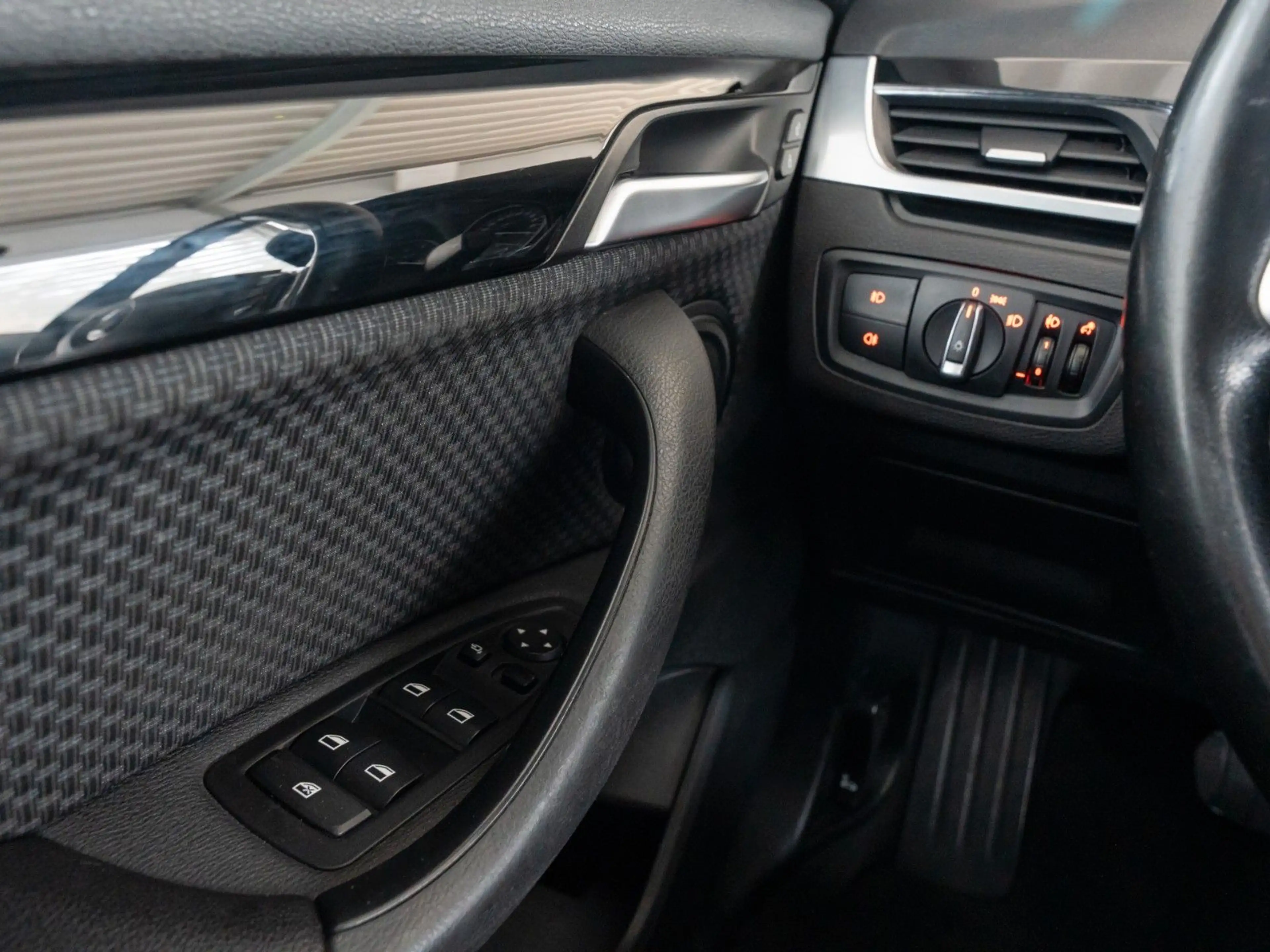BMW X1 sDrive 18 d Advantage — photo 8
