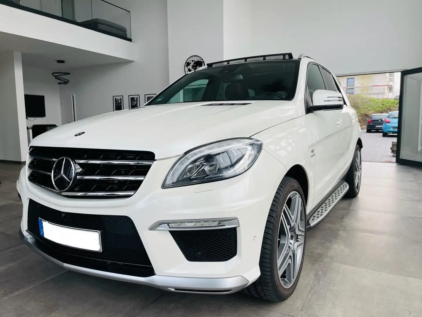 Mercedes-Benz ML 63 AMG 4Matic 7G Pano AHK Distronic Wit - 1